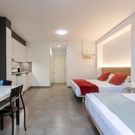 Apartamentos Enfrente Del Museo Dali Figueres  Bagian luar foto