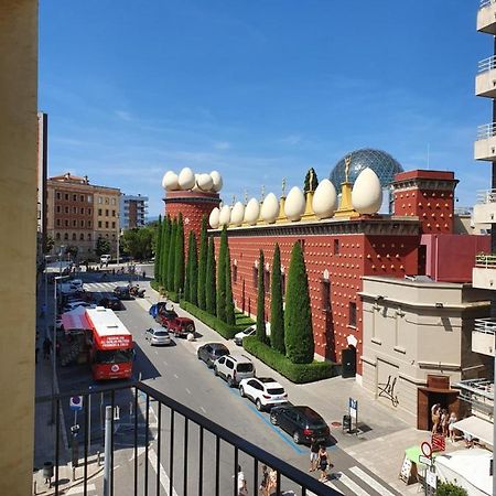 Apartamentos Enfrente Del Museo Dali Figueres  Bagian luar foto
