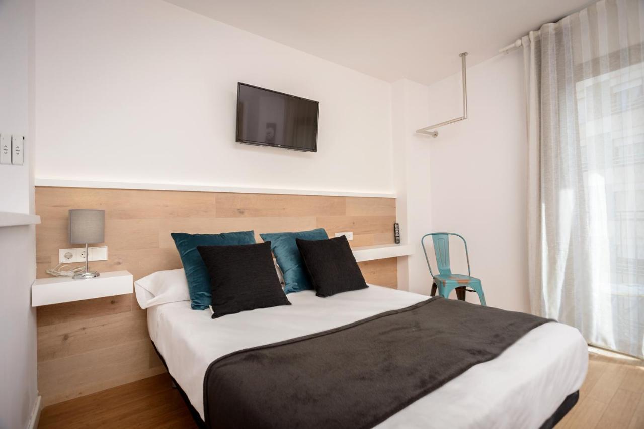 Apartamentos Enfrente Del Museo Dali Figueres  Bagian luar foto