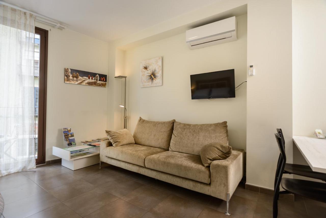 Apartamentos Enfrente Del Museo Dali Figueres  Bagian luar foto