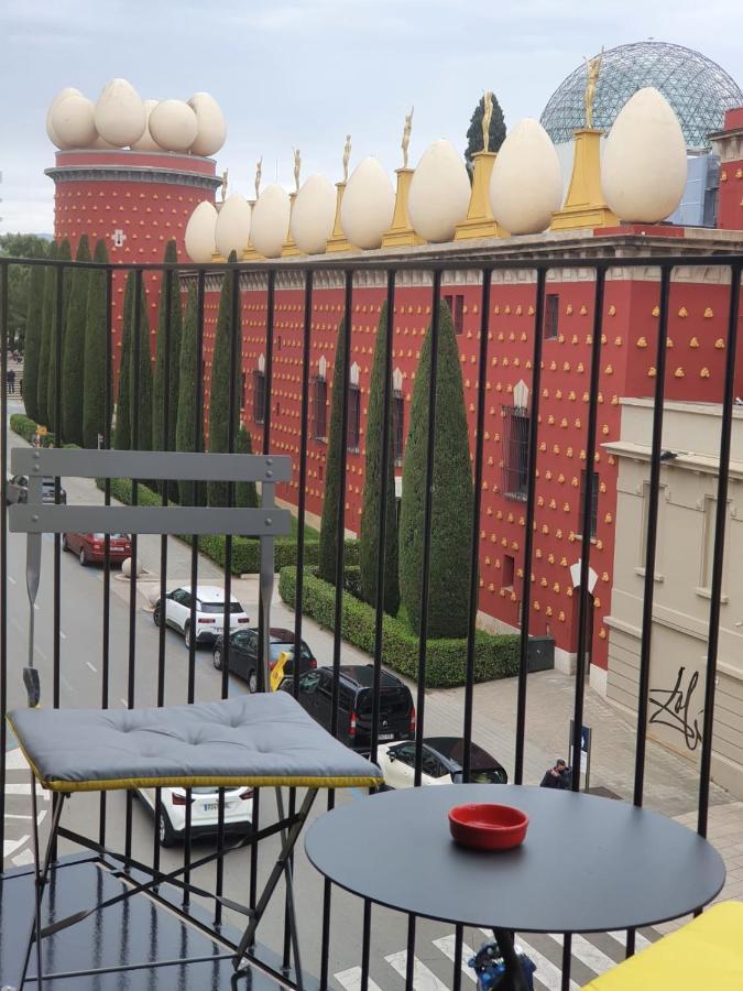 Apartamentos Enfrente Del Museo Dali Figueres  Bagian luar foto