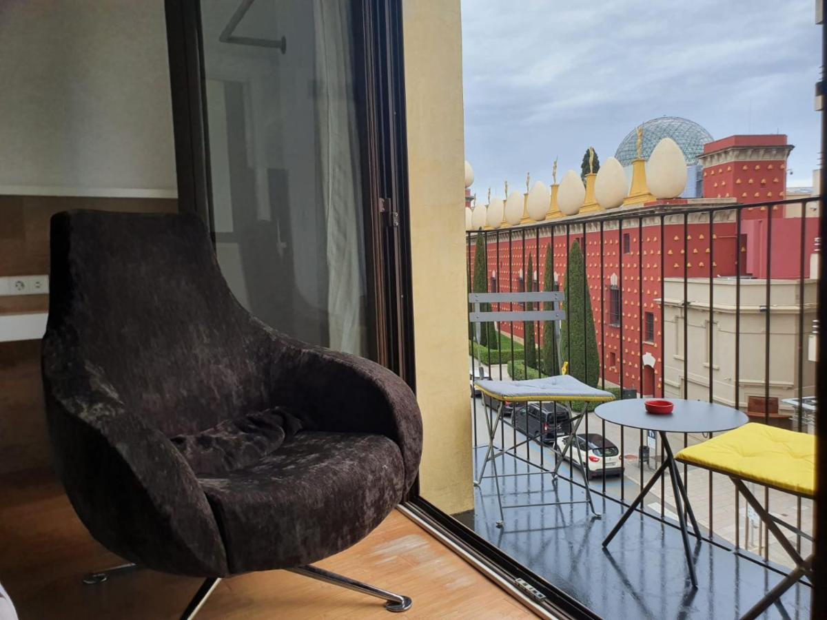Apartamentos Enfrente Del Museo Dali Figueres  Bagian luar foto