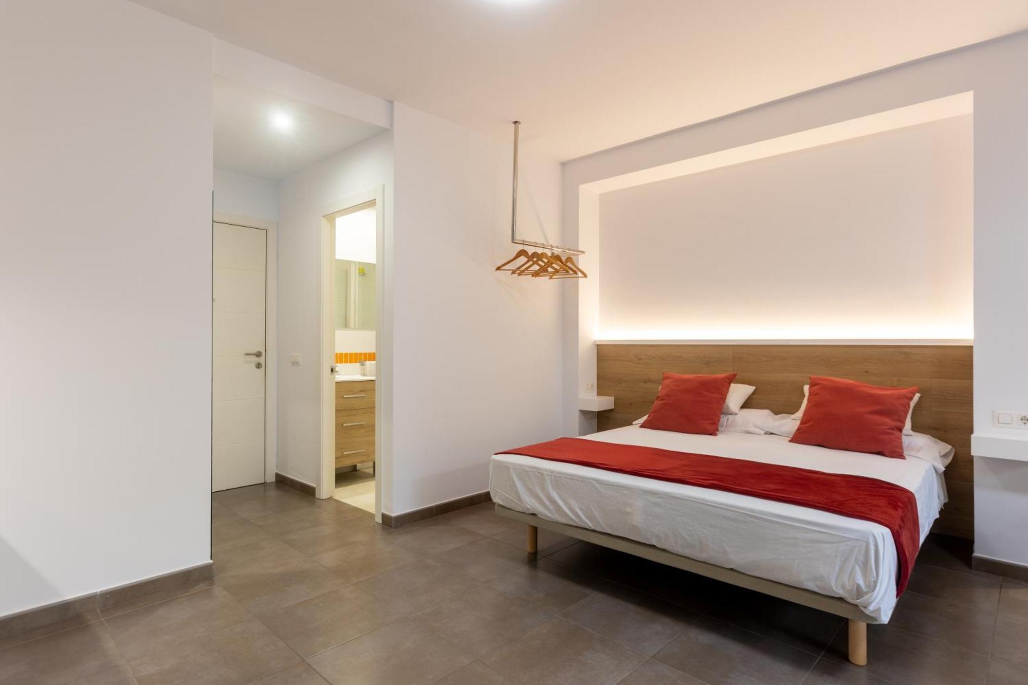 Apartamentos Enfrente Del Museo Dali Figueres  Bagian luar foto