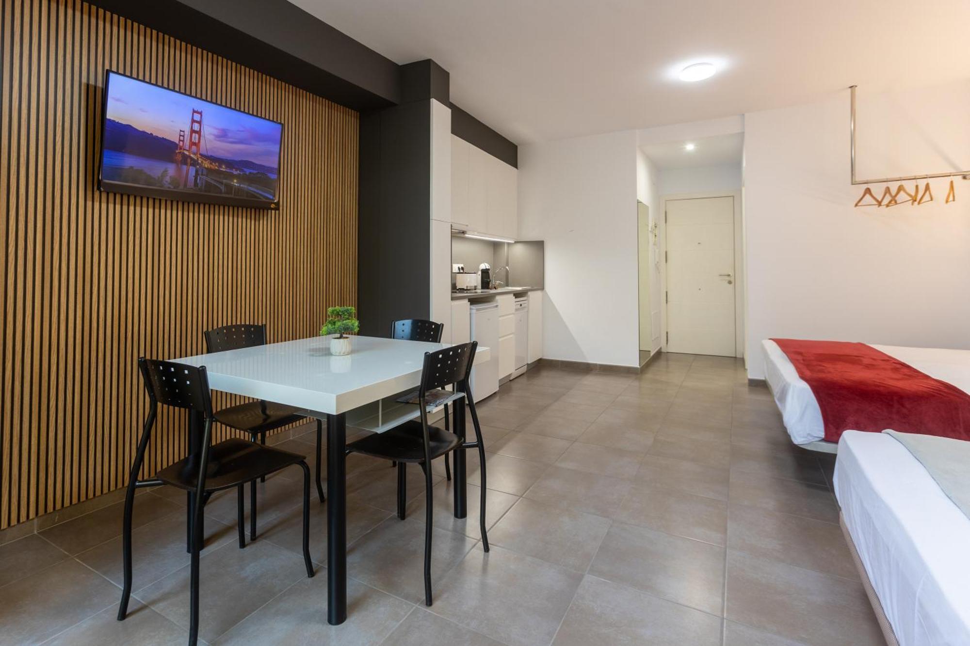 Apartamentos Enfrente Del Museo Dali Figueres  Bagian luar foto